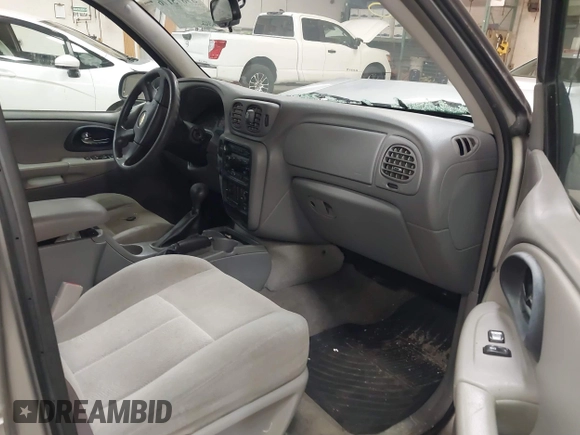 2005 Chevrolet TrailBlazer LT with VIN 1GNDT13S252171914, listed as a IAAI auction lot 39875176 with 112,862 mi miles and . Bid and sale history available at DreamBid. Image 5.