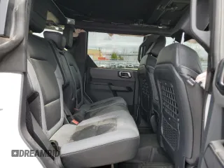 2024 Ford Bronco Big Bend z VIN 1FMDE7BH7RLA34989, wystawiony jako Copart lot #56479135 z przebiegiem 16 320 mil mil oraz Czysty tytuł • Clean title. Historia ofert i sprzedaży dostępna na DreamBid. Obrazek 11.