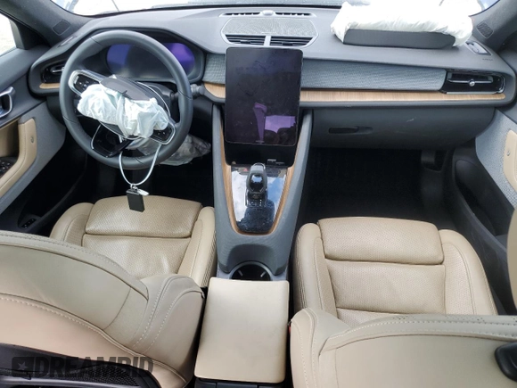 2022 Polestar 2 z VIN LPSED3KA3NL080345, wystawiony jako Copart lot #48225545 z przebiegiem Nie podano mil oraz Szkody całkowita. Historia ofert i sprzedaży dostępna na DreamBid. Obrazek 8.