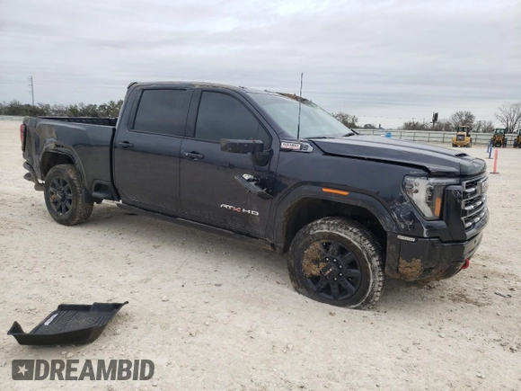 2025 GMC Sierra 2500HD AT4 z VIN 1GT4UPEY4SF204846, wystawiony jako Copart lot #47201165 z przebiegiem 2 557 mil mil oraz Szkoda całkowita • Salvage title. Historia ofert i sprzedaży dostępna na DreamBid. Obrazek 4.