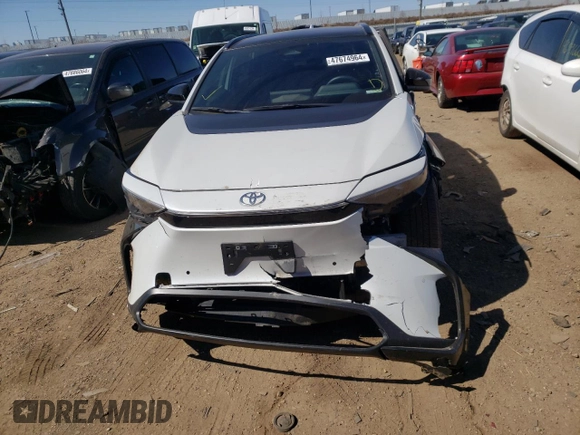 2023 Toyota bZ4X XLE z VIN JTMABACA4PA012665, wystawiony jako Copart lot #47674964 z przebiegiem 21 844 mil mil oraz Szkoda całkowita • Salvage title. Historia ofert i sprzedaży dostępna na DreamBid. Obrazek 5.