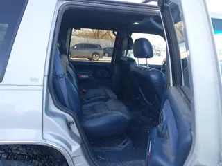 1996 Chevrolet Tahoe with VIN 1GNEK13R3TJ318572, listed as a IAAI auction lot 41419555 with 199,201 mi miles. Bid and sale history available at carsss.com. Image 8.