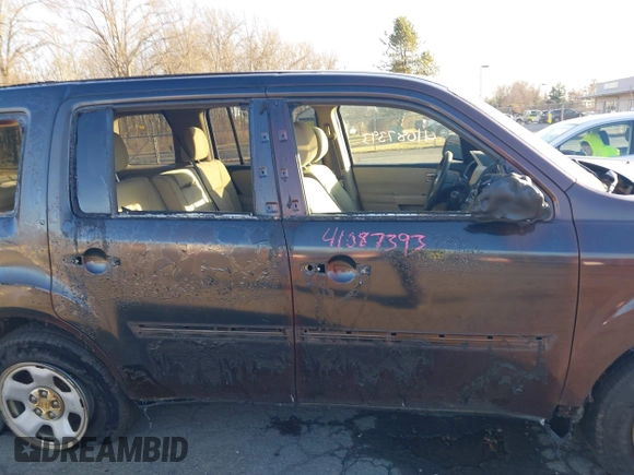 2015 Honda Pilot LX with VIN 5FNYF4H29FB052414, listed as a IAAI auction lot 41087393 with Not Provided miles. Bid and sale history available at carsss.com. Image 13.