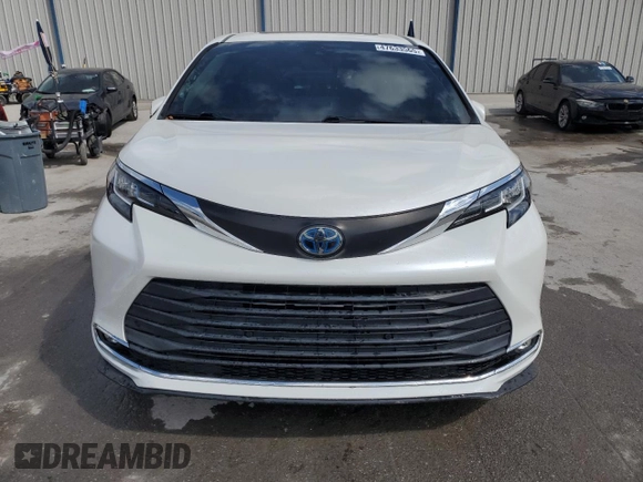 2021 Toyota Sienna XLE with VIN 5TDYRKEC0MS061455, listed as a Copart auction lot 47633565 with 64,782 mi miles and Salvage Title. Bid and sale history available at carsss.com. Image 5.