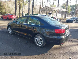 2012 Volkswagen Jetta Sedan SEL w/Sunroof with VIN 3VWLX7AJ2CM409673, listed as a IAAI auction lot 41860309 with 186,661 mi miles. Bid and sale history available at carsss.com. Image 3.
