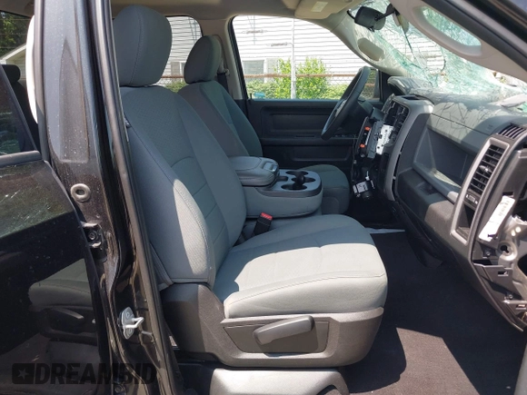 2018 Ram 1500 Express z VIN 1C6RR7FT9JS290131, wystawiony jako IAAI lot #42377820 z przebiegiem 56 442 mil mil oraz . Historia ofert i sprzedaży dostępna na DreamBid. Obrazek 5.