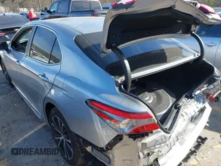 2019 Toyota Camry LE z VIN 4T1B11HK8KU681713, wystawiony jako IAAI lot #41823019 z przebiegiem 99 000 mil mil oraz . Historia ofert i sprzedaży dostępna na DreamBid. Obrazek 3.