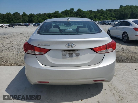 2013 Hyundai Elantra GLS z VIN KMHDH4AE8DU554215, wystawiony jako Copart lot #58157285 z przebiegiem 224 112 mil mil oraz Szkoda całkowita • Salvage title. Historia ofert i sprzedaży dostępna na DreamBid. Obrazek 6.