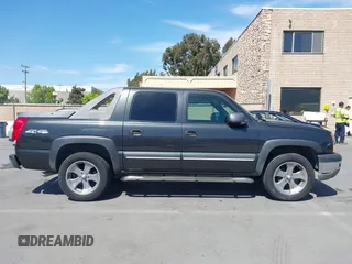 2004 Chevrolet Avalanche z VIN 3GNEK12T74G157482, wystawiony jako IAAI lot #42386139 z przebiegiem 109 444 mil mil oraz . Historia ofert i sprzedaży dostępna na DreamBid. Obrazek 13.