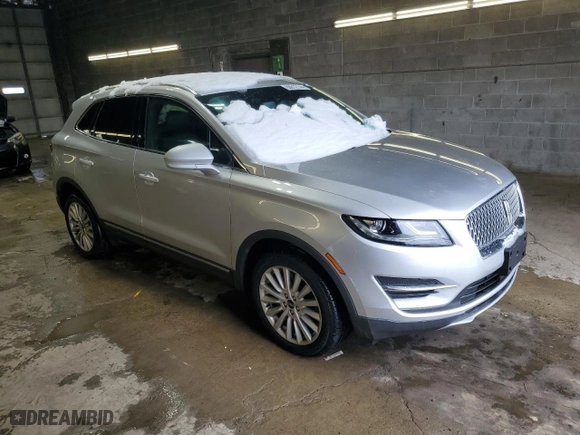 2019 Lincoln MKC Standard with VIN 5LMCJ1D98KUL30031, listed as a Copart auction lot 86612144 with 0 mi miles and Salvage Title. Bid and sale history available at carsss.com. Image 4.