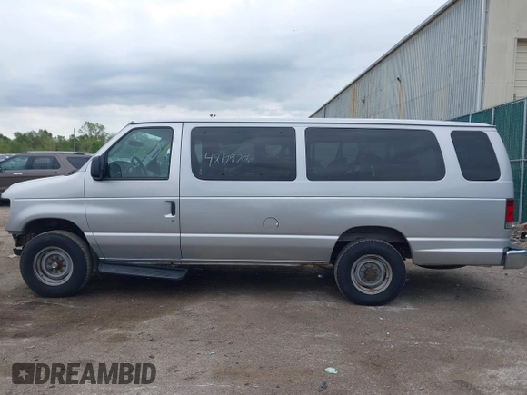 2008 Ford Econoline Passenger XL z VIN 1FBSS31L18DB21867, wystawiony jako IAAI lot #42199706 z przebiegiem Nie podano mil oraz . Historia ofert i sprzedaży dostępna na DreamBid. Obrazek 14.
