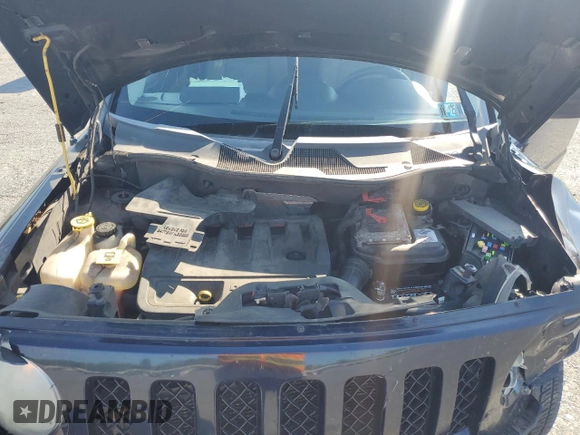 2011 Jeep Patriot Latitude z VIN 1J4NF1GB0BD131856, wystawiony jako Copart lot #56222005 z przebiegiem 172 231 mil mil oraz Szkoda całkowita • Salvage title. Historia ofert i sprzedaży dostępna na DreamBid. Obrazek 12.