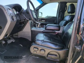 2006 Ford F-150 XLT z VIN 1FTPW14576FA41997, wystawiony jako Copart lot #63773895 z przebiegiem 182 893 mil mil oraz Czysty tytuł • Clean title. Historia ofert i sprzedaży dostępna na DreamBid. Obrazek 7.