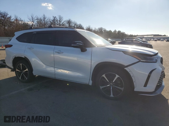 2022 Toyota Highlander XSE z VIN 5TDLZRBH7NS195870, wystawiony jako Copart lot #82544134 z przebiegiem 33 590 mil mil oraz Nie do naprawy • Non repairable. Historia ofert i sprzedaży dostępna na DreamBid. Obrazek 4.