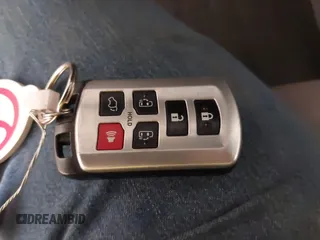2015 Toyota Sienna XLE с VIN 5TDYK3DC5FS588258, выставлен на аукционе IAAI как лот 41089108 с пробегом 124 777 миль миль и . История ставок и продаж доступна на DreamBid. Изображение 11.