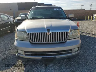 2005 Lincoln Navigator Luxury with VIN 5LMFU27545LJ04257, listed as a Copart auction lot 79087484 with 160,321 mi miles and Clean Title. Bid and sale history available at carsss.com. Image 5.