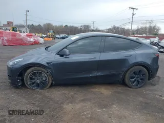 2024 Tesla Model Y Long Range z VIN 7SAYGDEE1RA323921, wystawiony jako IAAI lot #42027195 z przebiegiem 13 774 mil mil oraz . Historia ofert i sprzedaży dostępna na DreamBid. Obrazek 19.