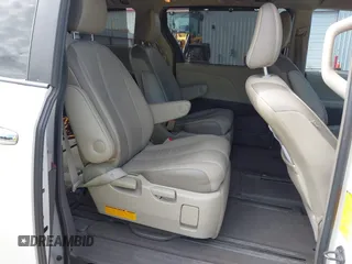 2012 Toyota Sienna XLE AAS z VIN 5TDYK3DC3CS186962, wystawiony jako IAAI lot #42325047 z przebiegiem Nie podano mil oraz . Historia ofert i sprzedaży dostępna na DreamBid. Obrazek 5.
