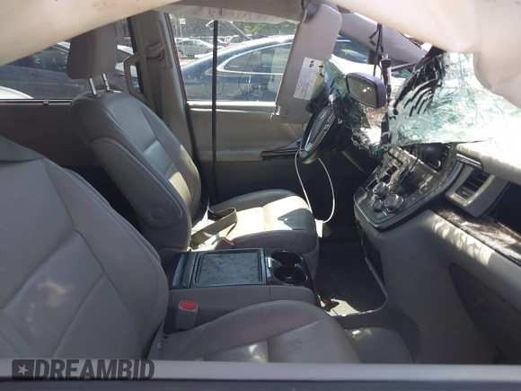 2019 Toyota Sienna XLE Auto Access Seat with VIN 5TDYZ3DC5KS981215, listed as a IAAI auction lot 40288449 with 73,473 mi miles. Bid and sale history available at carsss.com. Image 5.