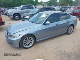 2011 BMW 3 Series 328i z VIN WBAPH7G51BNN06232, wystawiony jako IAAI lot #42159952 z przebiegiem 155 429 mil mil oraz . Historia ofert i sprzedaży dostępna na DreamBid. Obrazek 2.