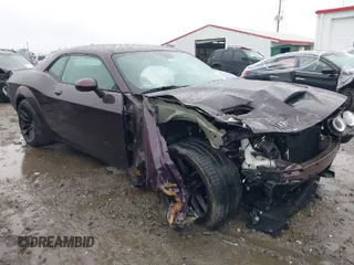 2021 Dodge Challenger R/T Scat Pack z VIN 2C3CDZFJ2MH586535, wystawiony jako IAAI lot #41224949 z przebiegiem 32 977 mil mil oraz . Historia ofert i sprzedaży dostępna na DreamBid. Obrazek 1.