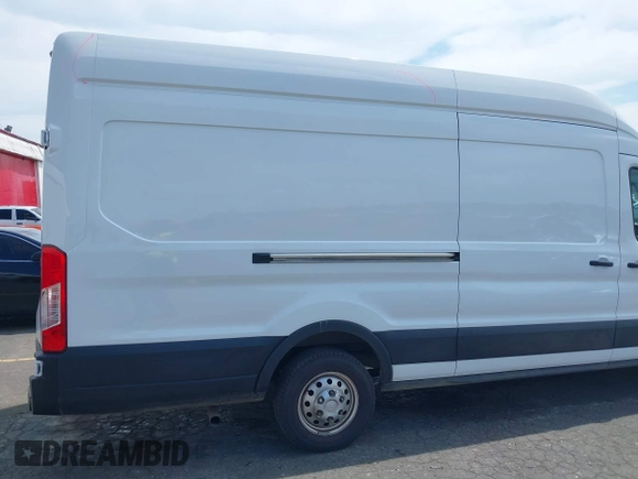2023 Ford Transit Cargo z VIN 1FTBR3U86PKA69175, wystawiony jako IAAI lot #42520049 z przebiegiem 50 866 mil mil oraz . Historia ofert i sprzedaży dostępna na DreamBid. Obrazek 6.