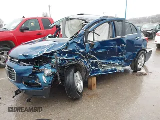 2020 Chevrolet Trax LT z VIN 3GNCJLSB4LL329096, wystawiony jako IAAI lot #41625620 z przebiegiem Nie podano mil oraz . Historia ofert i sprzedaży dostępna na DreamBid. Obrazek 2.