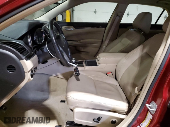 2014 Chrysler 300 z VIN 2C3CCARG9EH308723, wystawiony jako Copart lot #52051595 z przebiegiem 39 478 mil mil oraz Szkoda całkowita • Salvage title. Historia ofert i sprzedaży dostępna na DreamBid. Obrazek 7.