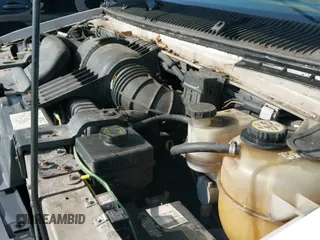 2007 Ford Econoline Cargo z VIN 1FTSE34L47DA57451, wystawiony jako IAAI lot #42383308 z przebiegiem 182 674 mil mil oraz . Historia ofert i sprzedaży dostępna na DreamBid. Obrazek 24.