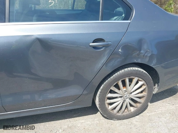 2011 Volkswagen Jetta Sedan SEL w/Sunroof PZEV with VIN 3VWLZ7AJ5BM392506, listed as a IAAI auction lot 39156853 with 110,406 mi miles. Bid and sale history available at carsss.com. Image 6.