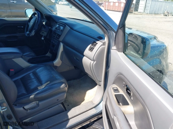 2006 Honda Pilot EX-L with VIN 5FNYF28586B004479, listed as a IAAI auction lot 41759406 with 301,087 mi miles. Bid and sale history available at carsss.com. Image 5.