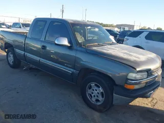 2001 Chevrolet Silverado 1500 LS with VIN 2GCEC19V711128338, listed as a IAAI auction lot 40934362 with 219,613 mi miles. Bid and sale history available at carsss.com. Image 1.