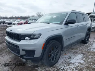 2024 Jeep Grand Cherokee Laredo z VIN 1C4RJKAG6R8527275, wystawiony jako IAAI lot #41628266 z przebiegiem 27 823 mil mil oraz . Historia ofert i sprzedaży dostępna na DreamBid. Obrazek 17.