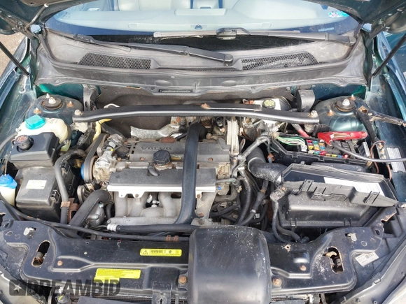 2004 Volvo XC90 with VIN YV1CZ59H641115883, listed as a IAAI auction lot 41643395 with 200,009 mi miles. Bid and sale history available at carsss.com. Image 10.