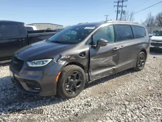 2021 Chrysler Pacifica Hybrid Touring L with VIN 2C4RC1L76MR526898, listed as a Copart auction lot 48133815 with 73,274 mi miles and Salvage title. Bid and sale history available at DreamBid. Image 1.