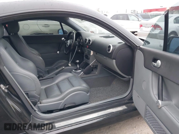 2001 Audi TT with VIN TRUWT28N911018897, listed as a IAAI auction lot 42019816 with 142,595 mi miles. Bid and sale history available at carsss.com. Image 5.