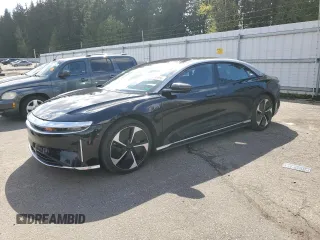 2024 Lucid Air Touring z VIN 50EA1TEA0RA005240, wystawiony jako Copart lot #52596695 z przebiegiem 4162 mil mil oraz Szkody całkowita. Historia ofert i sprzedaży dostępna na DreamBid. Obrazek 1.