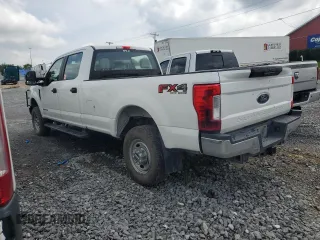 2018 Ford F-350 XL with VIN 1FT8W3BT3JEC37855, listed as a Copart auction lot 63740775 with 128,675 mi miles and Salvage title. Bid and sale history available at DreamBid. Image 2.