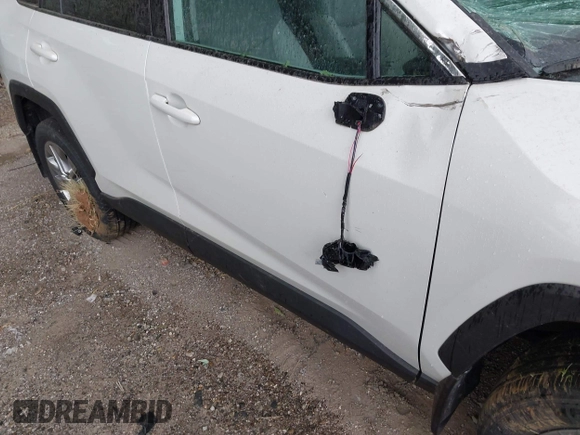 2022 Toyota RAV4 XLE Premium z VIN 2T3A1RFV1NW312419, wystawiony jako IAAI lot #42361686 z przebiegiem 14 291 mil mil oraz . Historia ofert i sprzedaży dostępna na DreamBid. Obrazek 18.