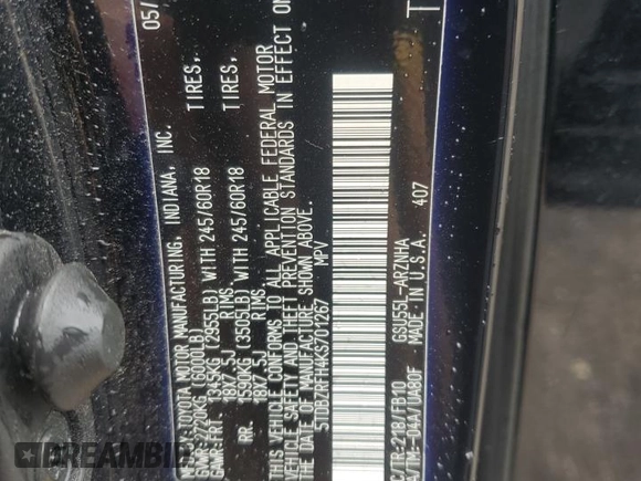 2019 Toyota Highlander LE z VIN 5TDBZRFH4KS701267, wystawiony jako Copart lot #58402555 z przebiegiem 107 147 mil mil oraz Szkoda całkowita • Salvage title. Historia ofert i sprzedaży dostępna na DreamBid. Obrazek 13.