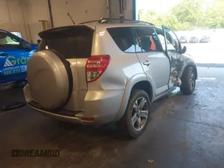 2010 Toyota RAV4 Sport z VIN 2T3RF4DV6AW080727, wystawiony jako IAAI lot #42526299 z przebiegiem Nie podano mil oraz . Historia ofert i sprzedaży dostępna na DreamBid. Obrazek 4.