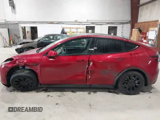 2024 Tesla Model Y Long Range with VIN 7SAYGAEE2RF986206, listed as a IAAI auction lot 42177852 with 14,399 mi miles and . Bid and sale history available at carsss.com. Image 13.