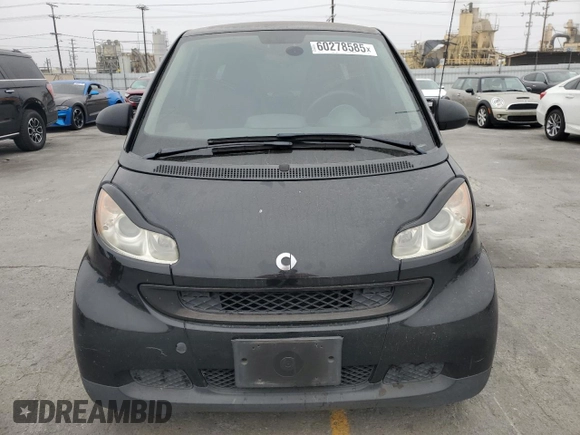 2008 Smart fortwo Pure z VIN WMEEJ31X38K139671, wystawiony jako Copart lot #60278585 z przebiegiem 110 392 mil mil oraz Czysty tytuł • Clean title. Historia ofert i sprzedaży dostępna na DreamBid. Obrazek 5.