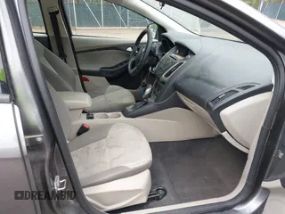 2014 Ford Focus SE with VIN 1FADP3K28EL280100, listed as a IAAI auction lot 42081971 with 183,379 mi miles. Bid and sale history available at carsss.com. Image 5.