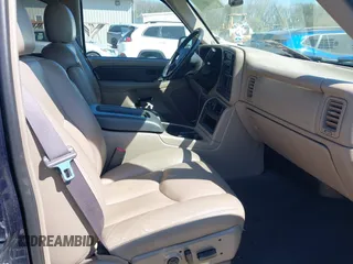 2004 Chevrolet Avalanche Z71 with VIN 3GNEK12T84G225711, listed as a IAAI auction lot 42051081 with 204,049 mi miles. Bid and sale history available at carsss.com. Image 5.