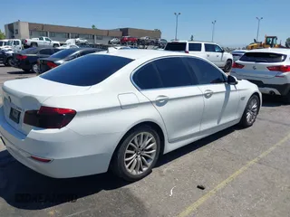 2015 BMW 5 Series 528i z VIN WBA5A5C58FD514538, wystawiony jako IAAI lot #42301127 z przebiegiem 147 084 mil mil oraz . Historia ofert i sprzedaży dostępna na DreamBid. Obrazek 4.