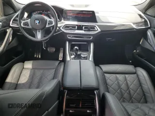 2023 BMW X6 M50i z VIN 5UXCY8C02P9P48141, wystawiony jako Copart lot #52531895 z przebiegiem 33 764 mil mil oraz Szkody całkowita. Historia ofert i sprzedaży dostępna na DreamBid. Obrazek 8.