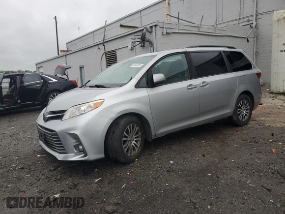 2019 Toyota Sienna XLE Auto Access Seat z VIN 5TDYZ3DC1KS969465, wystawiony jako Copart lot #56800805 z przebiegiem 151 485 mil mil oraz Szkoda całkowita • Salvage title. Historia ofert i sprzedaży dostępna na DreamBid. Obrazek 1.