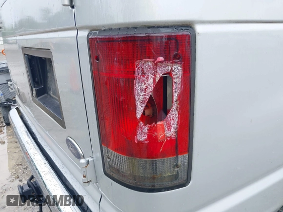 2006 Ford Econoline Passenger XL z VIN 1FBNE31L26DB31891, wystawiony jako IAAI lot #42535613 z przebiegiem 160 095 mil mil oraz . Historia ofert i sprzedaży dostępna na DreamBid. Obrazek 6.