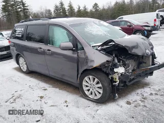 2012 Toyota Sienna XLE z VIN 5TDDK3DCXCS036006, wystawiony jako IAAI lot #41846007 z przebiegiem 188 555 mil mil oraz . Historia ofert i sprzedaży dostępna na DreamBid. Obrazek 1.